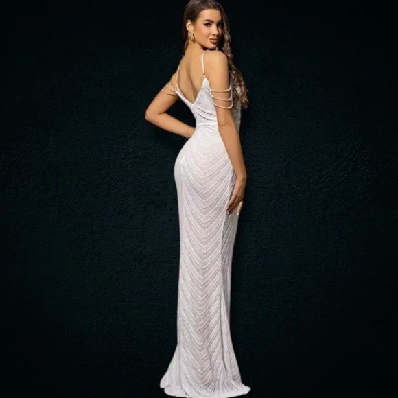 Elegant Ivory Evening Gown- 6(M) - Picture 2 of 16